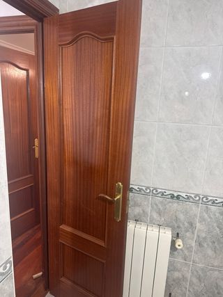 Puerta de madera maciza