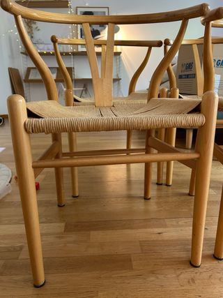 4 sillas de madera y yute