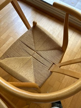 4 sillas de madera y yute