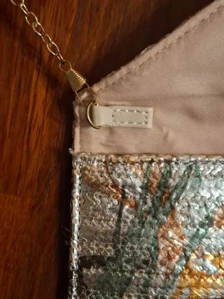 Bolso de mano "Fórmula Joven" con cadena.