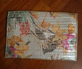 Bolso de mano "Fórmula Joven" con cadena.