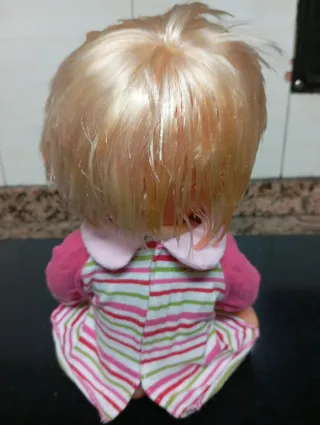 Muñeca Mila con camiseta y babero