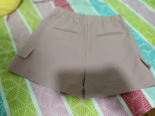 Falda pantalón rosa con detalle de anilla