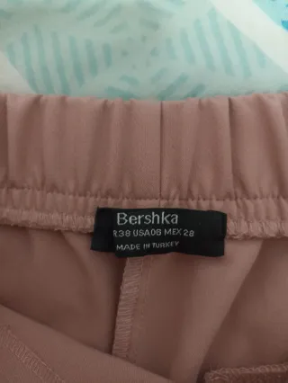 Falda pantalón rosa con detalle de anilla