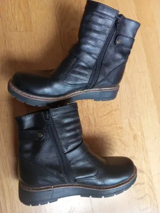 BOTAS DE PIEL talla 35