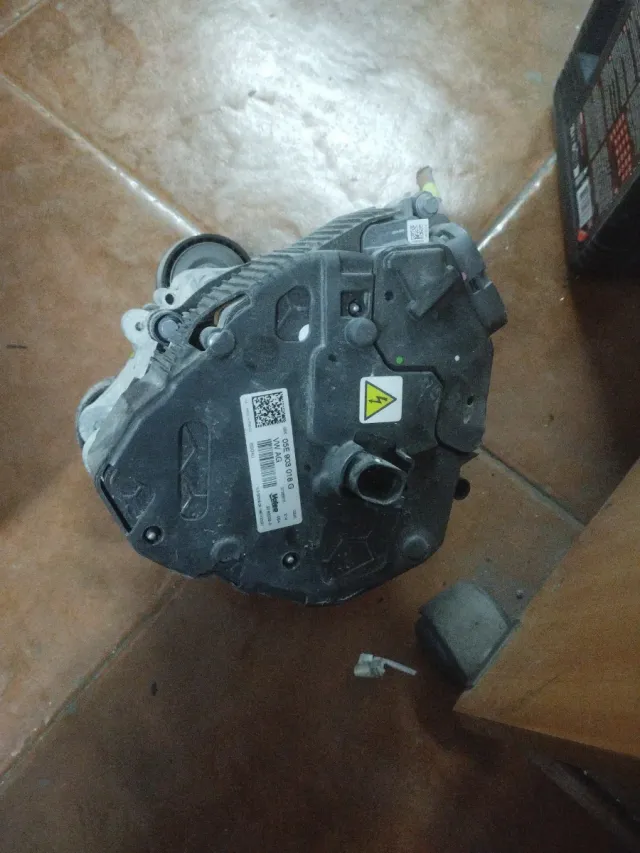 Alternador VAG 06E 903 019 G