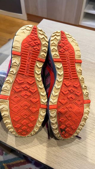 Zapatillas brooks cascadia fucsia