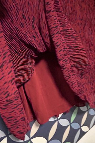 Blusa Plisada Burdeos Animal Print Talla XXL