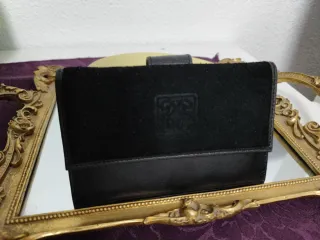Cartera de piel negra