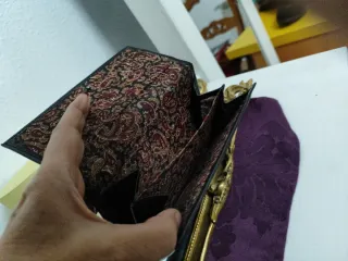 Cartera de piel negra
