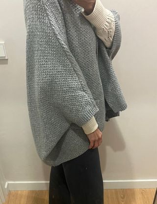 Poncho capa gris con cuello de pelo