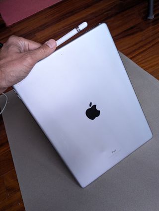 iPad Pro (12.9", 2 Gen) 64GB + Apple Pencil 1 Gen