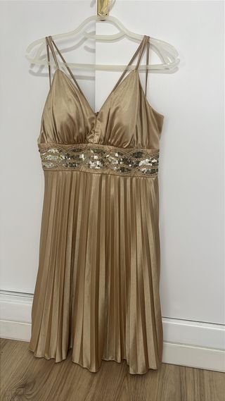 Vestido de fiesta dorado con pedrería