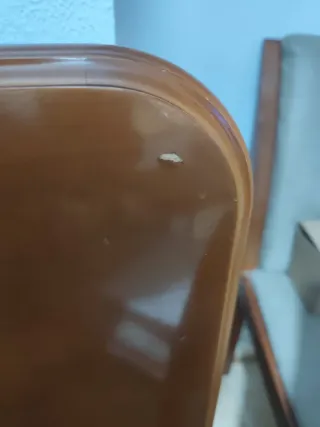 Mesa de comedor de madera