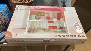 Casita de muñecas de madera