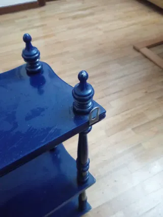 Estantería pared azul metálica. Sevilla.