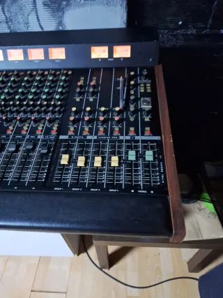 Yamaha 24-4-2 Mesa de Mezclas