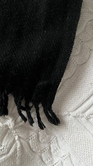 tapabocas bancal  antiguo de lana negra