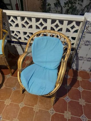 2 poltrone e 4 sedie in ferro e 3 poltrone