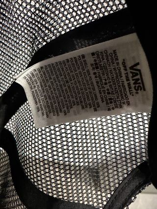 Gorra Vans “off the wall” Trucker Negra y Blanca