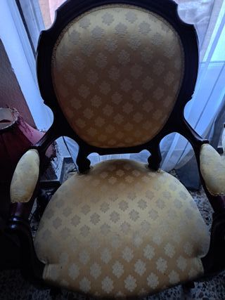 Sillón madera y tela beige