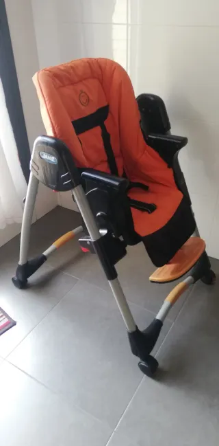 Trona infantil naranja marca Jane