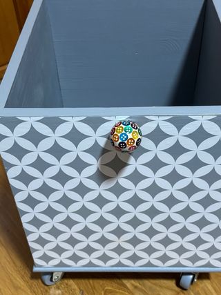 Caja de almacenaje con ruedas de madera