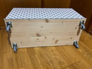 Caja de almacenaje con ruedas de madera