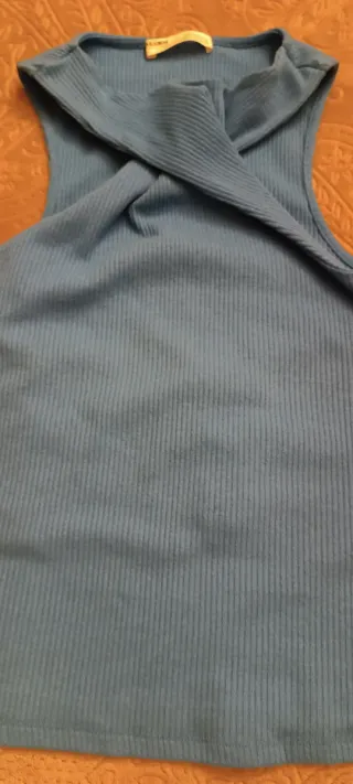 Camiseta azul cruzada