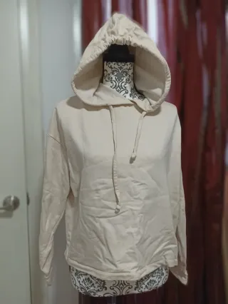 Sudadera beige con capucha