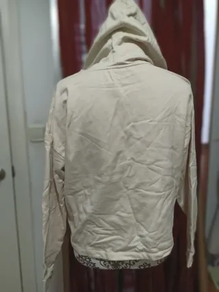Sudadera beige con capucha