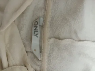 Sudadera beige con capucha