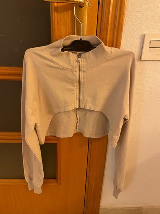 Sudadera crop top beige cremallera