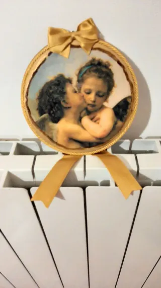 Quadro rotondo con amorini cm 16