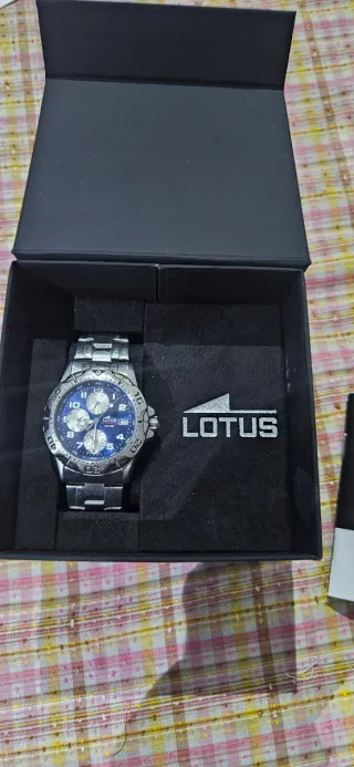 Reloj Lotus