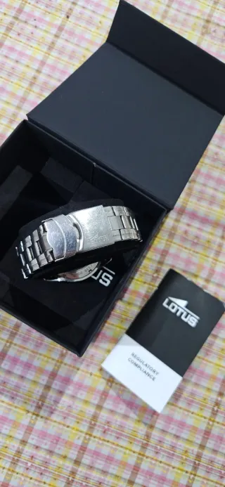 Reloj Lotus