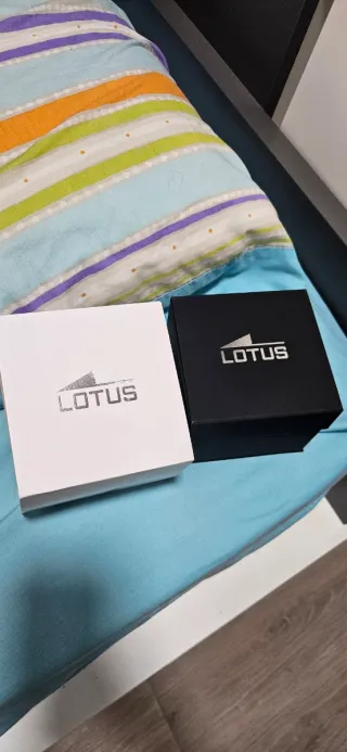 Reloj Lotus