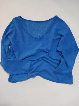 Jersey azul cuello pico