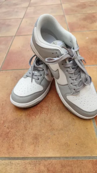 Nike Dunk Low Grises y Blancas Talla 42