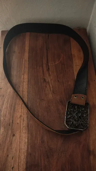 Cintura ecopelle fibbia gioiello floreale