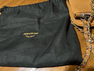 Bolso Zadig beige con dos cadenas y logo en el int