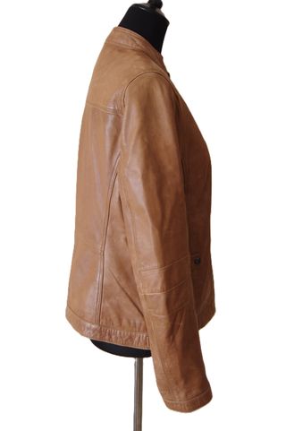 Chaqueta de cuero marrón estilo chupa