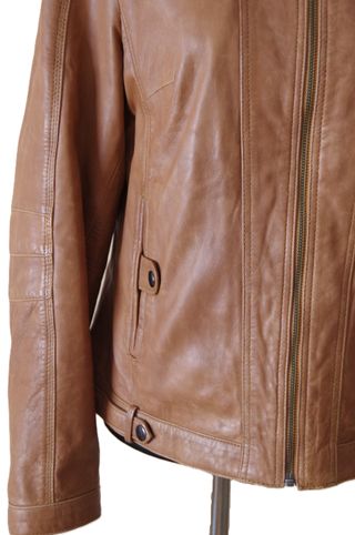 Chaqueta de cuero marrón estilo chupa