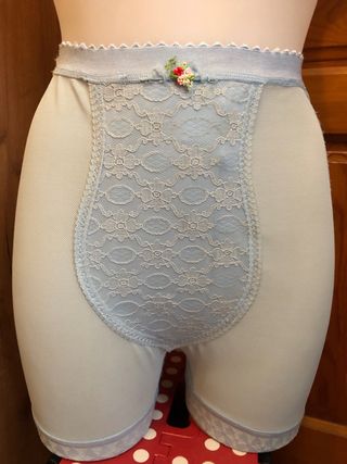 Faja vintage azul con encaje