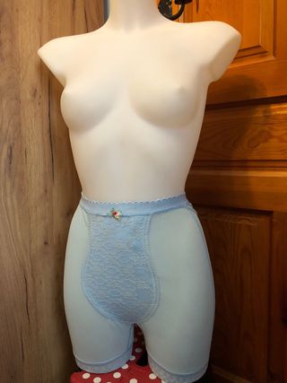 Faja vintage azul con encaje