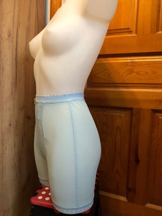 Faja vintage azul con encaje