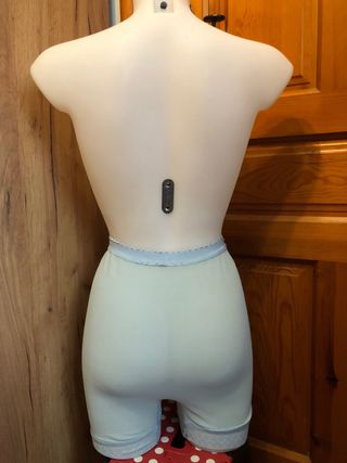 Faja vintage azul con encaje