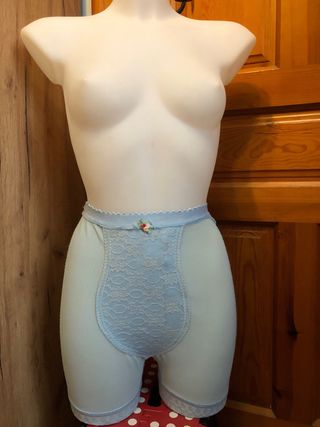 Faja vintage azul con encaje
