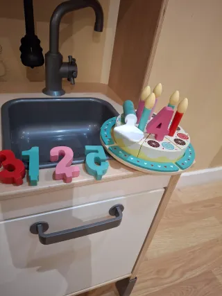 Cocinita de juguete con accesorios