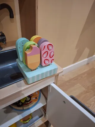 Cocinita de juguete con accesorios